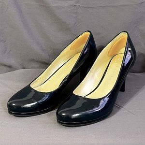 sz 6 dark navy Etienne Aigner heels